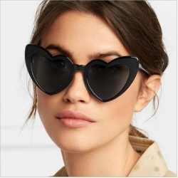 Siyah Renk Kalp Şekilli Parti Gözlüğü 15x5 Cm